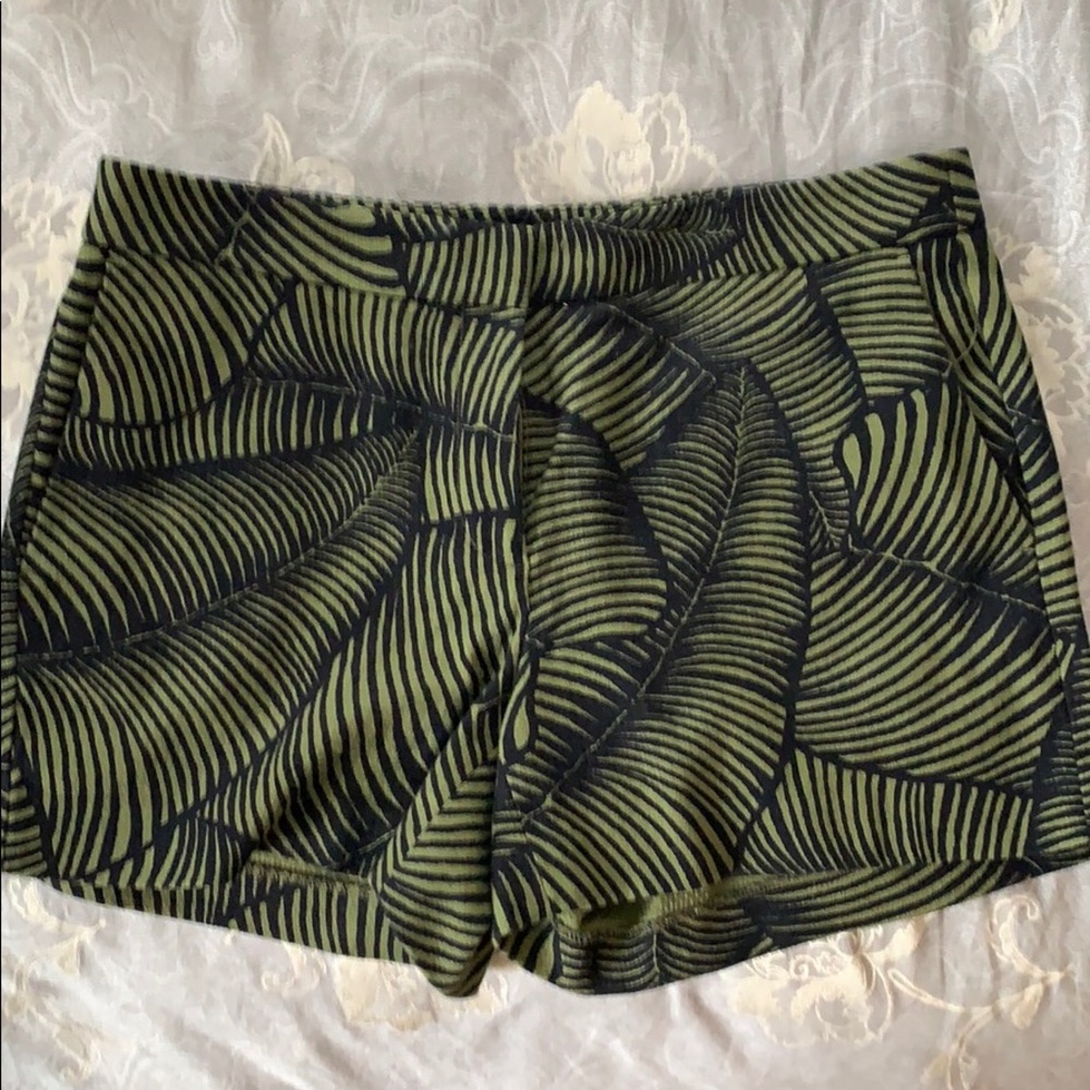 Ann Taylor tropical pattern shorts
